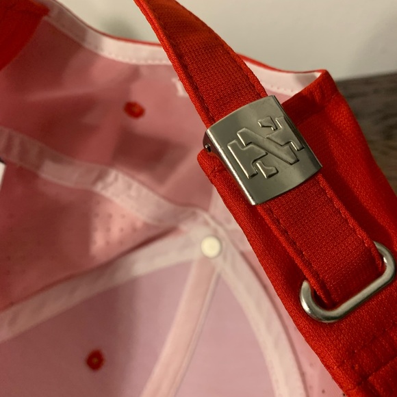 Izod Classic Golf Red Hat with attachable ball marker! - Picture 8 of 8